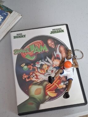 Space Jam (DVD) - Michael Jordan - White/Blue Keychain Figure Included